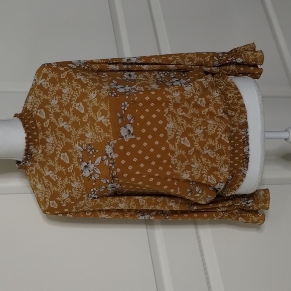 Luna size medium flounce sleeve floral top gold/white color gathered hem - Picture 1 of 10